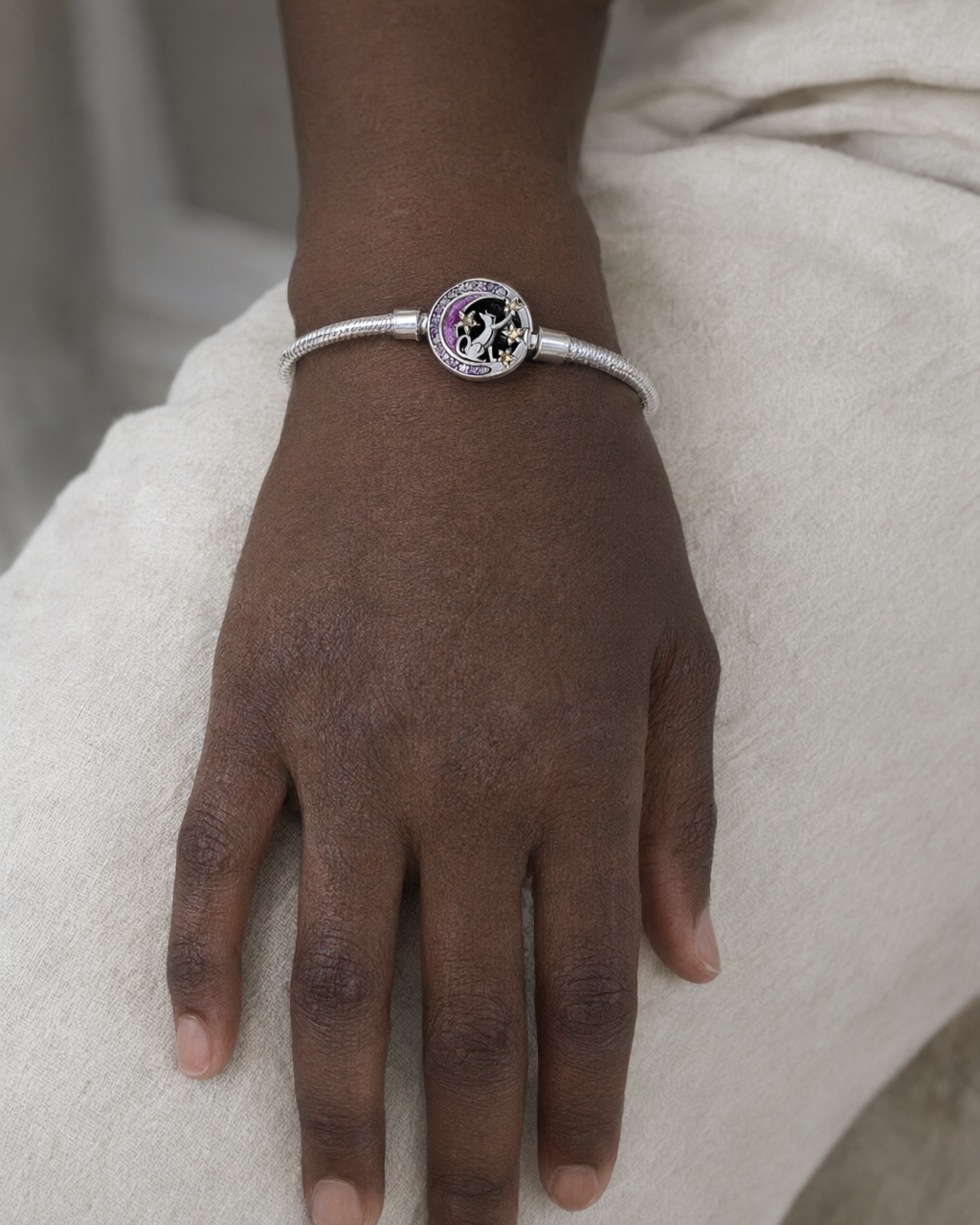 Pulseira Gato Lunar — em uso