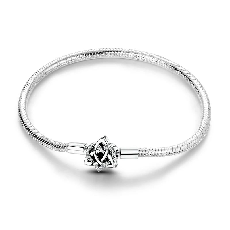 Pulseira Aurora Celestial em prata com fecho de nó celta cravejado de zircónias, malha de cobra polida