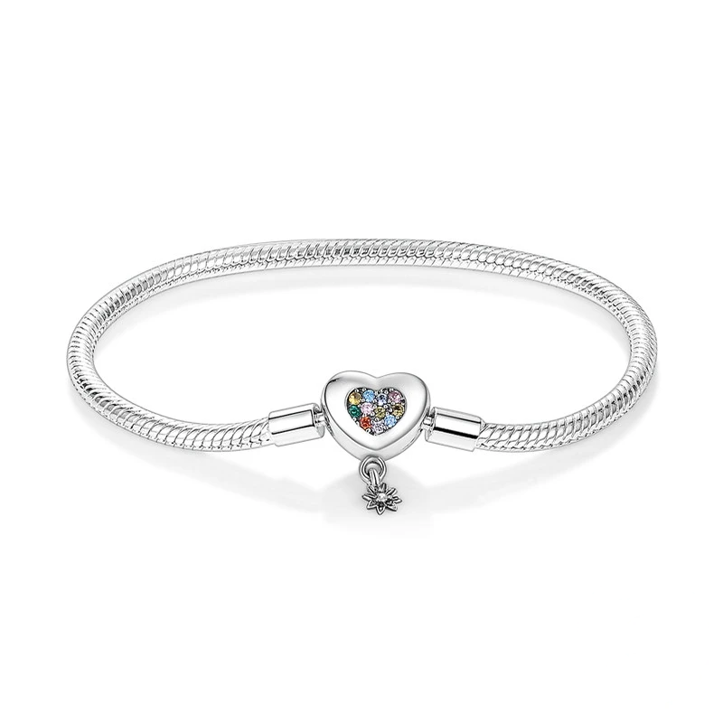 Pulseira de prata com fecho em coração cravejado de zircónias coloridas e pendente estrela.