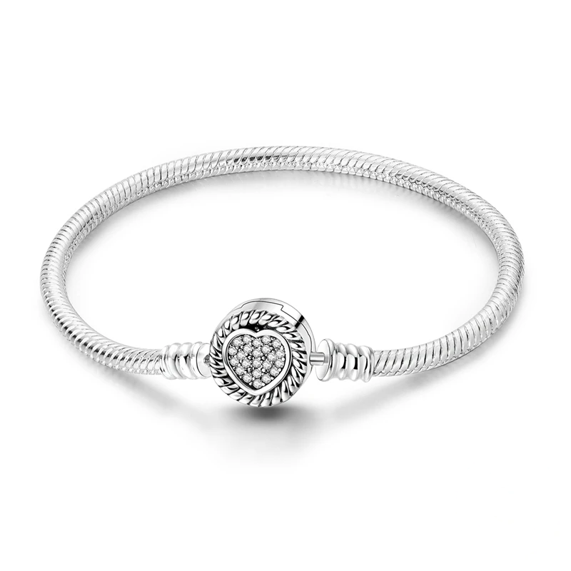 Pulseira de prata com fecho em forma de coração cravejado de zircónias.