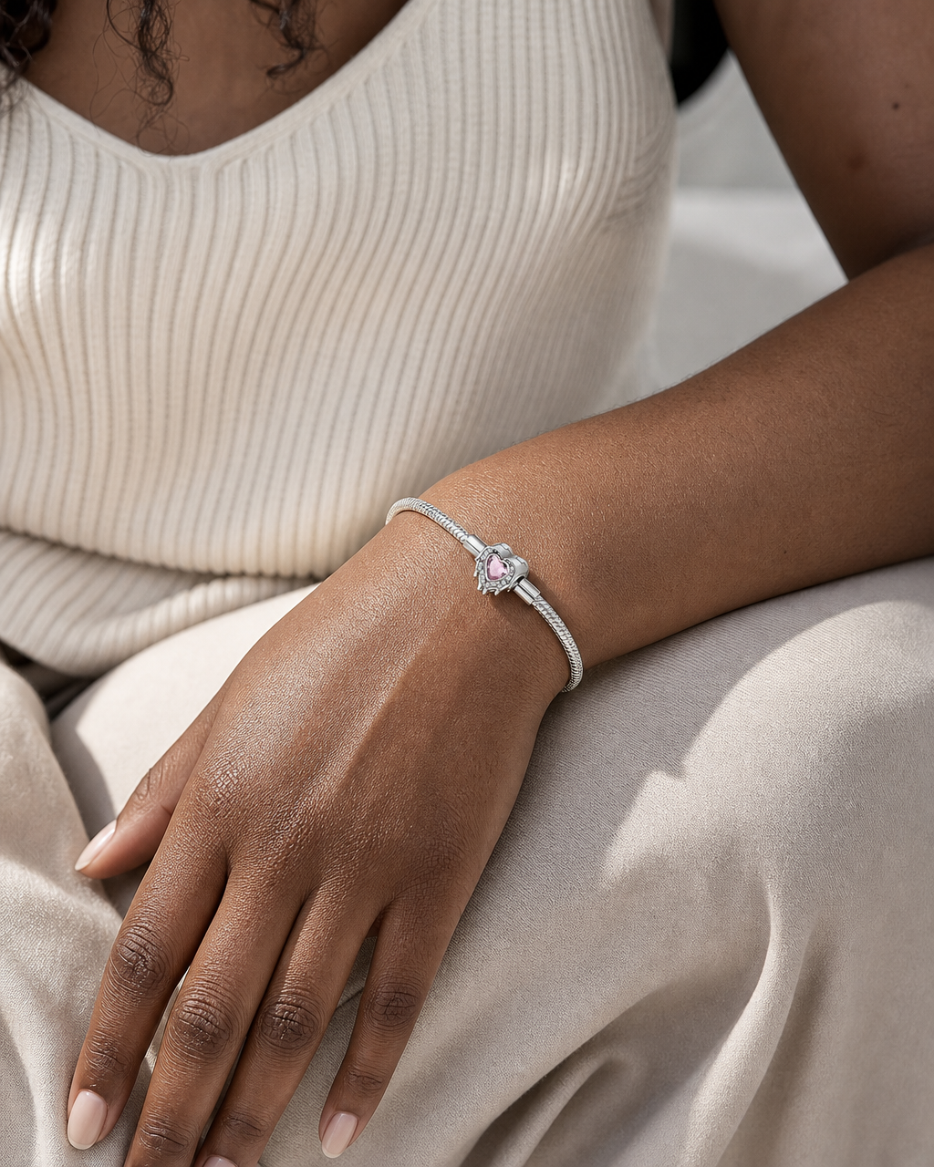 Roze Hart Armband — gedragen