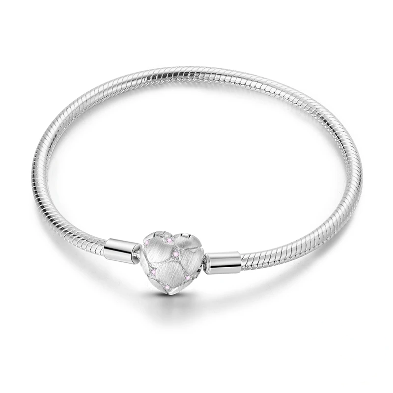 Pulseira de prata com corrente snake texturada e fecho em forma de coração com zircónias
