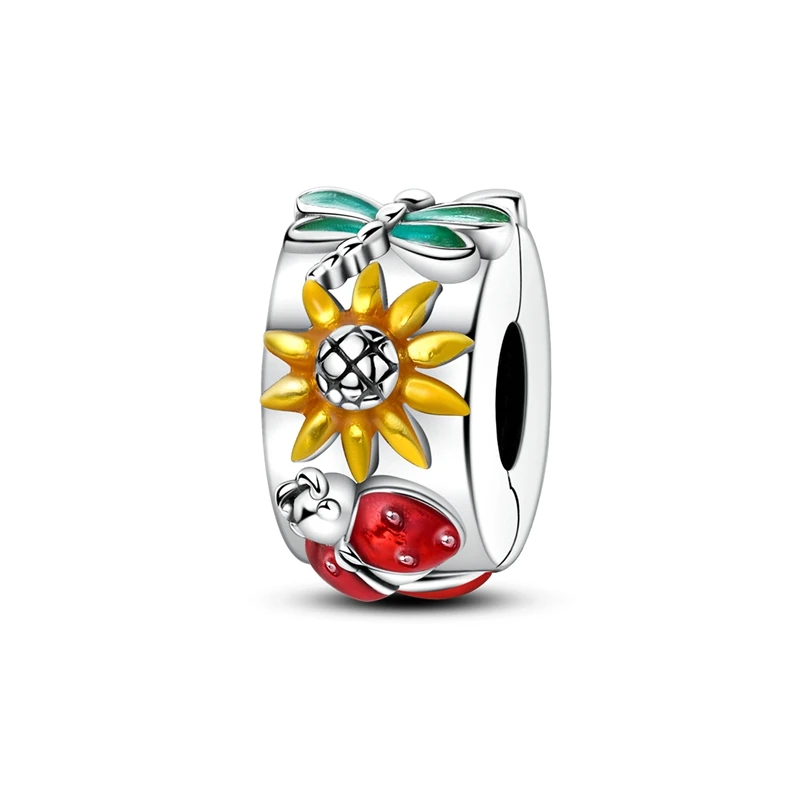 Charm stopper em prata com girassol amarelo, joaninha vermelha e libélula verde em esmalte.
