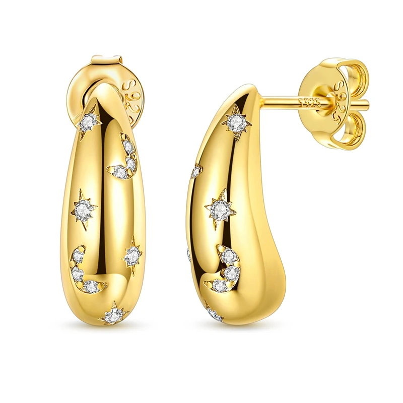 Brincos de argola em prata com zircónias, decorados com luas crescentes e estrelas brilhantes.