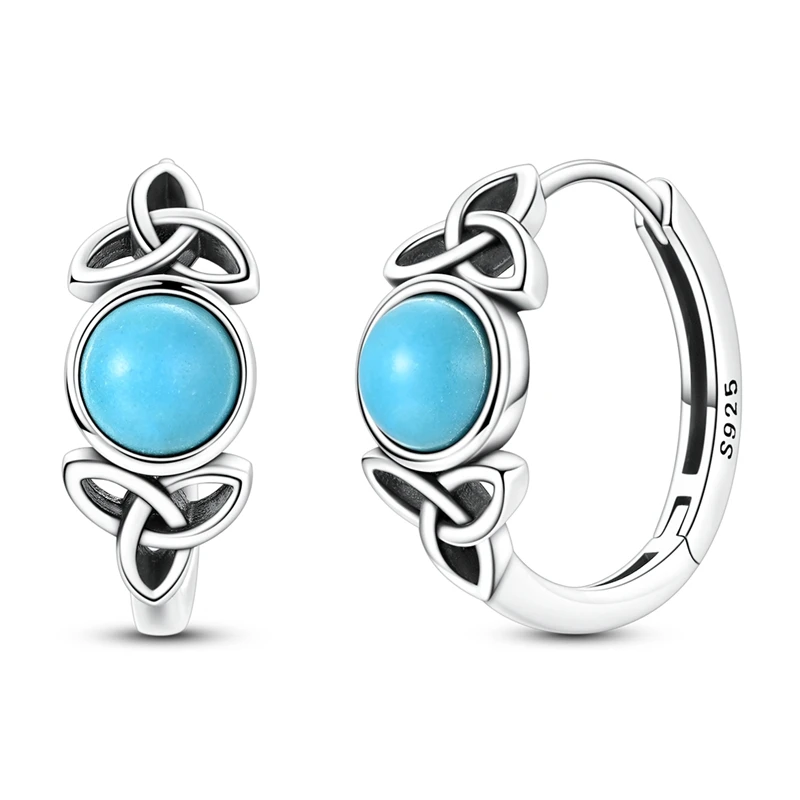 Brincos de argola em prata com nó celta Triquetra e pedra azul ao centro