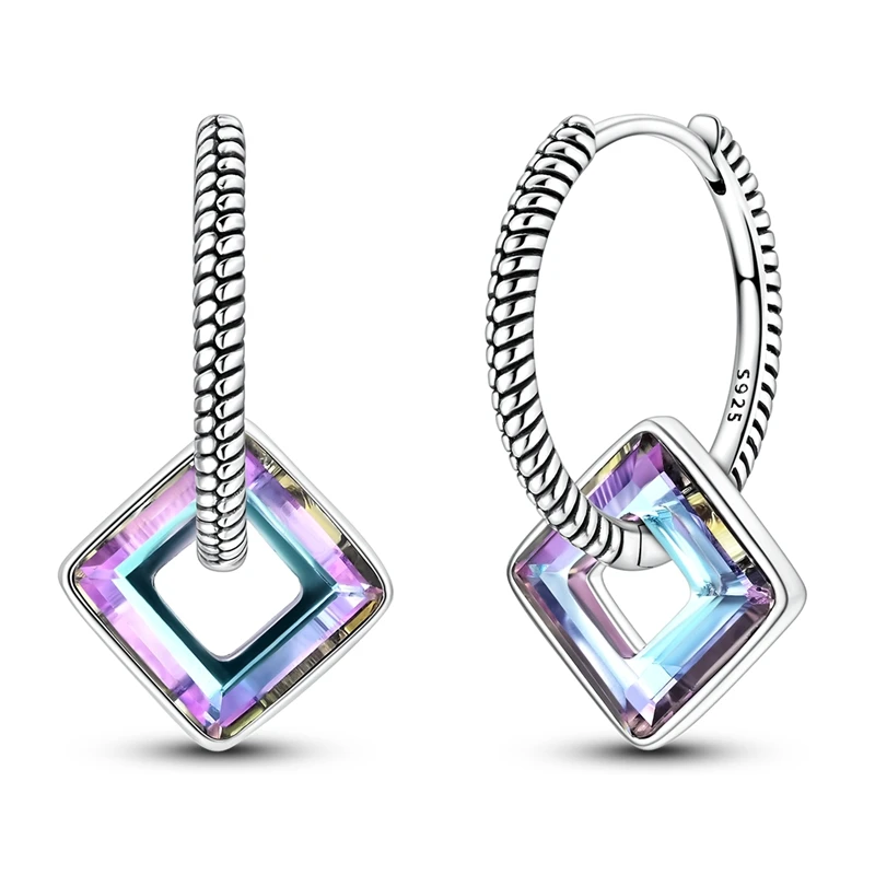 Brincos de argola em prata com pingente losango e cristal iridescente