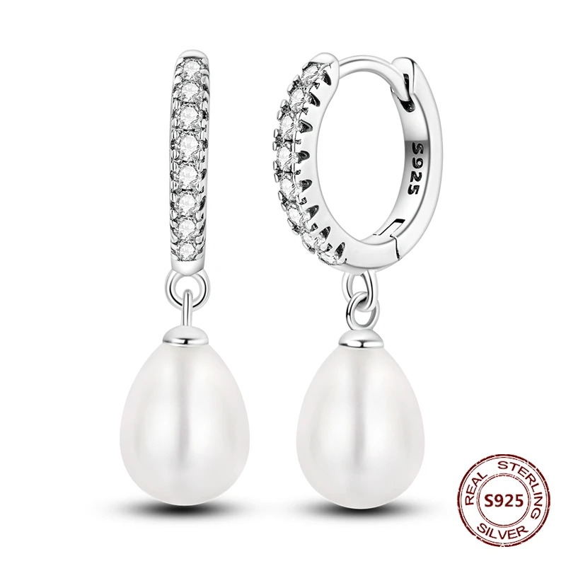 Brinco pendente de pérola em prata polida com zircónia, design gota clássico.