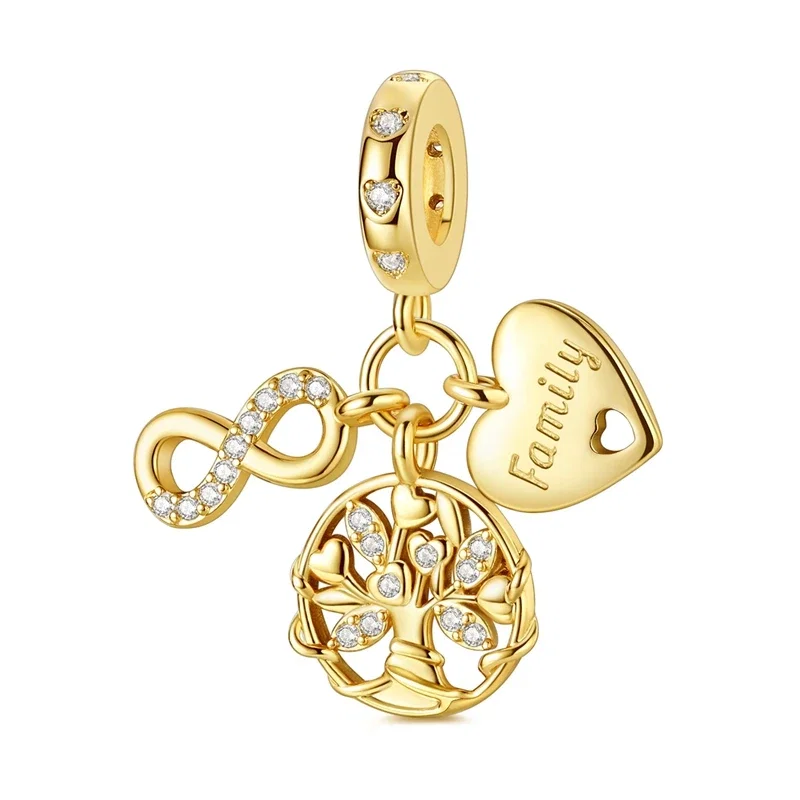 Conjunto de três berloques dourados: árvore da vida, símbolo do infinito e coração 'Family'.