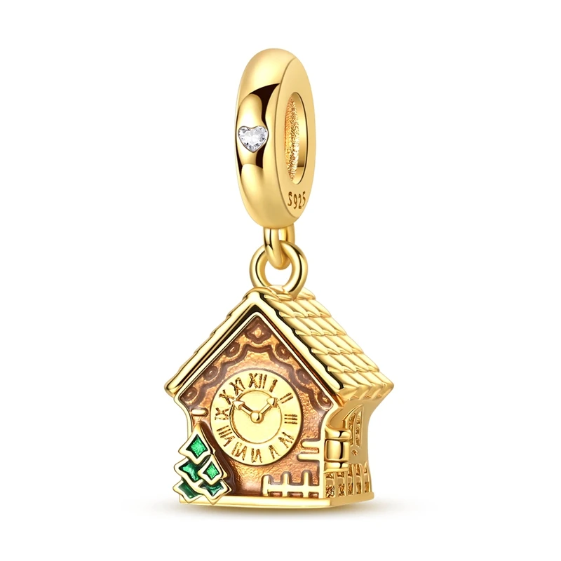 Pingente em prata com zircónia de relógio de cuco em estilo chalé, com mostrador e coração na argola.