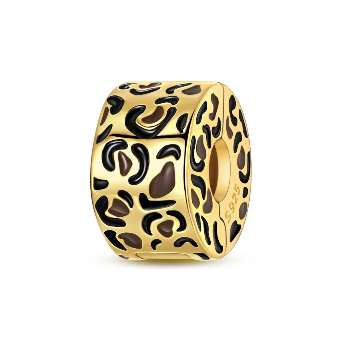 Charm de travamento circular dourado com padronagem de leopardo em esmalte preto e castanho.
