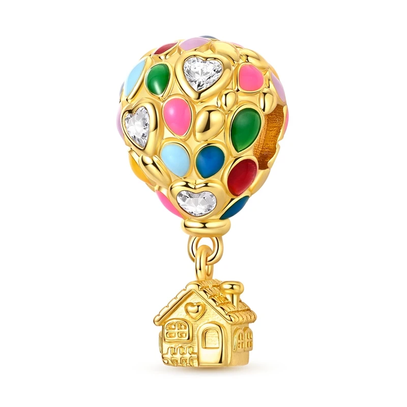 Colar em prata com pendente de balão de ar quente colorido e uma pequena casa dourada, com zircónias.