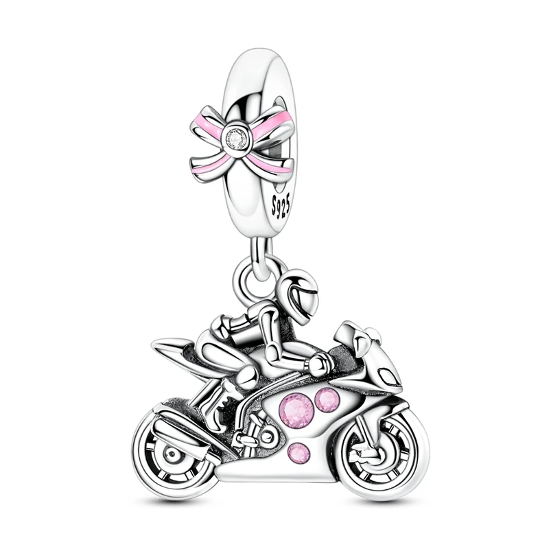 Pingente de motocicleta em prata com piloto, laço rosa no passador e zircónia polida