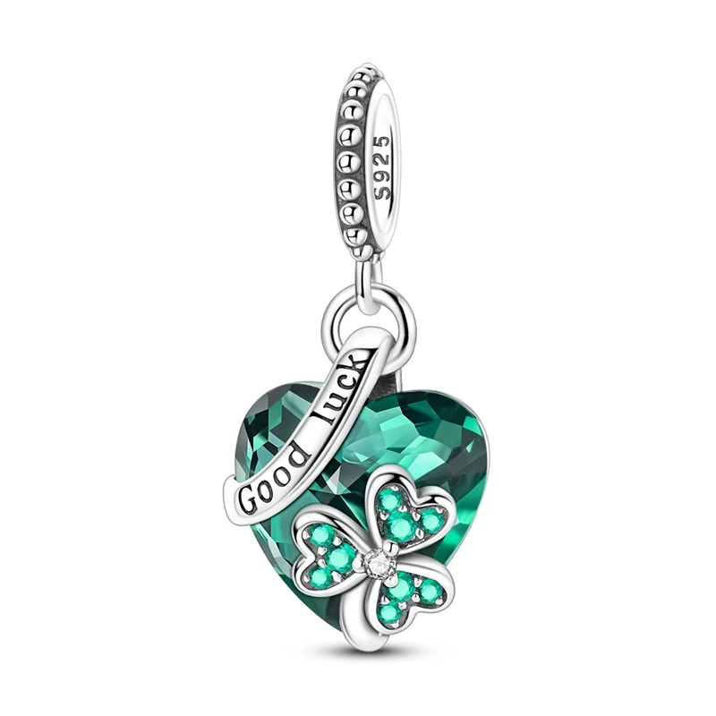 Pingente de prata com coração de cristal verde e trevo de quatro folhas gravado com Good luck