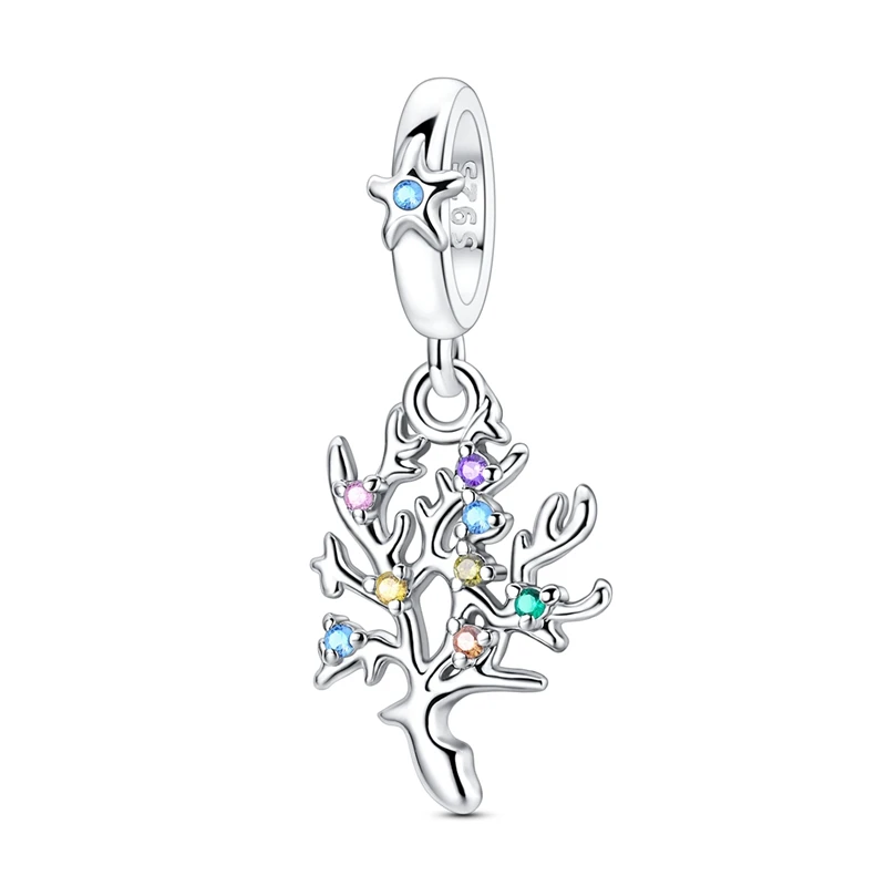 Pingente de prata com coral marinho e estrela do mar cravejado de zircónias coloridas.