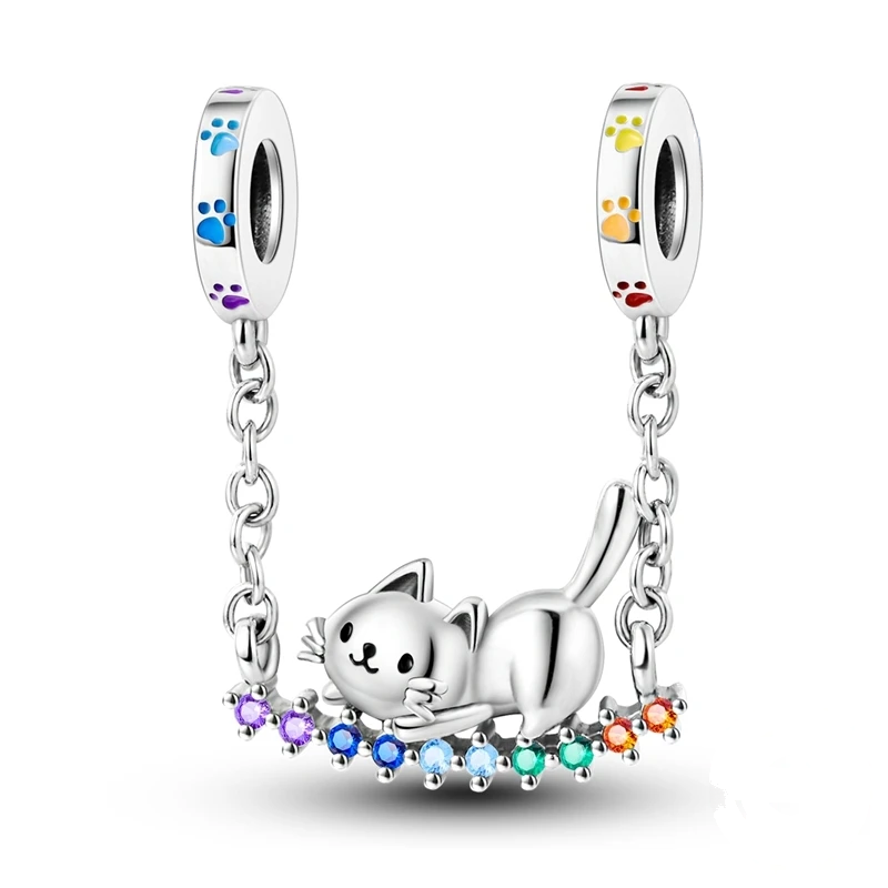 Pulseira de segurança em prata com gato esculpido deitado sobre arco de zircónias coloridas