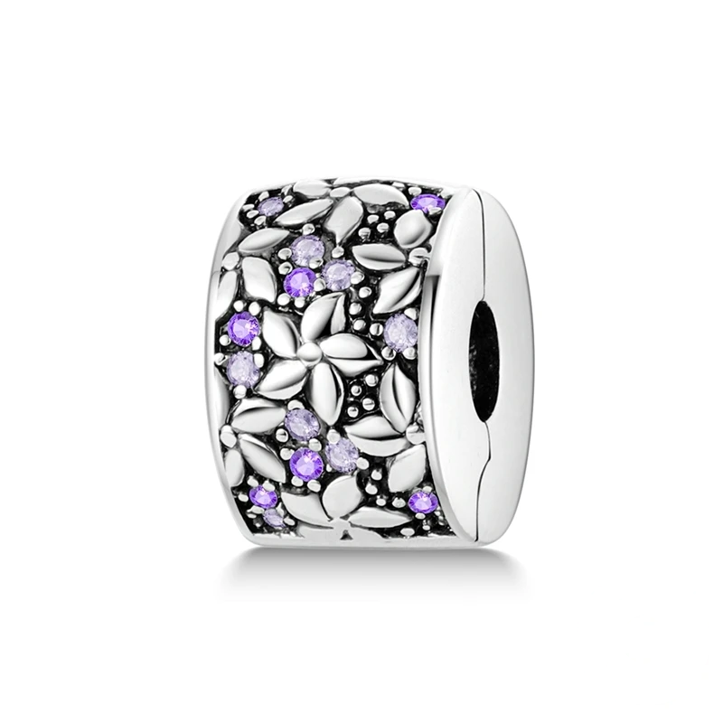 Clipe charm floral em prata com relevo de folhas e flores cravejadas de zircónia roxa