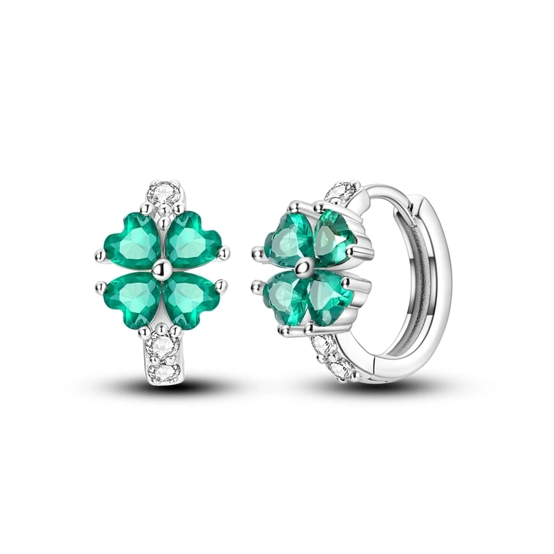 Brincos de argola em prata com trevo de quatro folhas cravejado de zircónias verdes em forma de coração