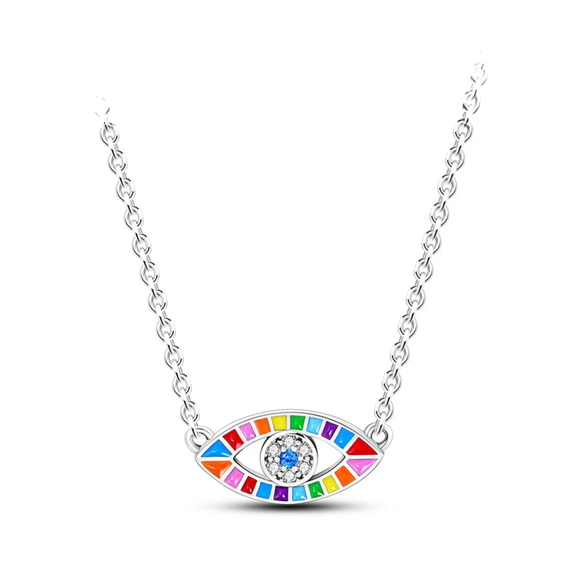 Colar em prata com pendente olho grego cravejado de zircónias multicolor sobre fundo neutro