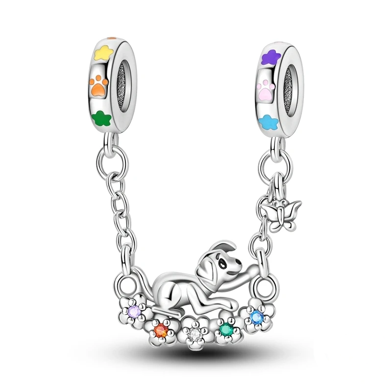 Pulseira de segurança em prata com charms de borboleta, flor e cão, com pedras coloridas e detalhes em esmalte.
