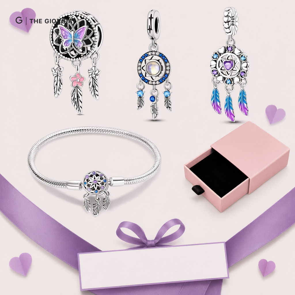 Pulseira de prata com berloques de apanhador de sonhos, borboleta e coração esmaltados