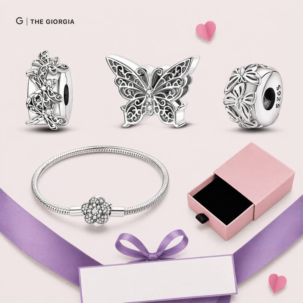 Pulseira de prata com berloques de borboleta e libélula e fecho floral.