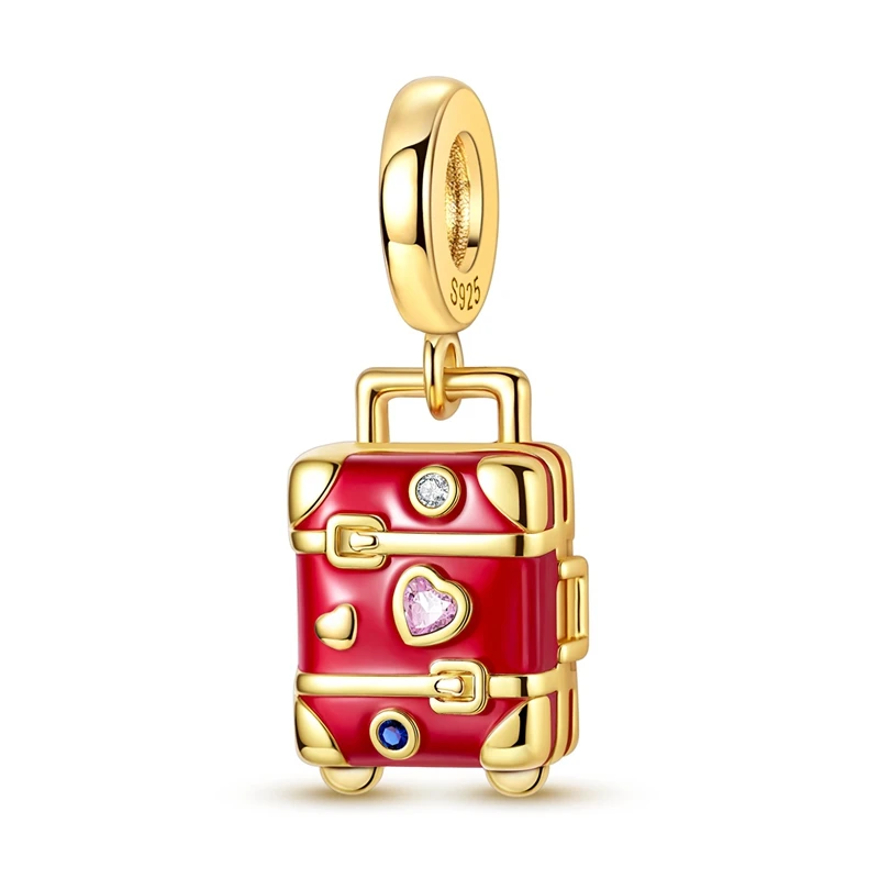 Pendente de mala de viagem vintage em esmalte vermelho com ferragens douradas e detalhe de coração em zircónia rosa