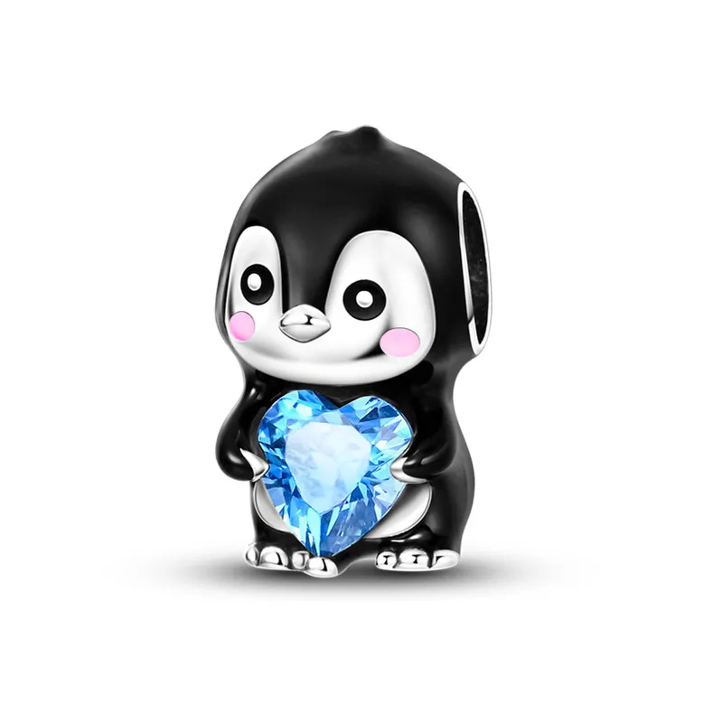 Pendente de prata com pinguim em estilo cartoon esmaltado em preto e prata segurando uma gema de coração azul