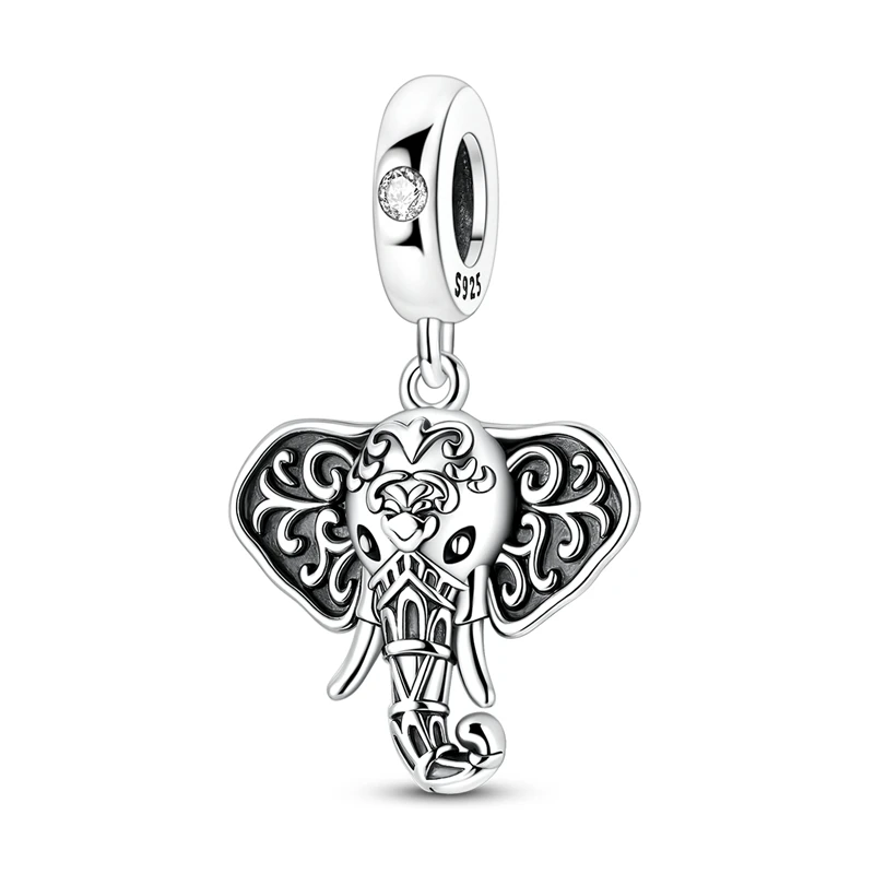 Colar de prata com pendente de cabeça de elefante em estilo tribal filigranado, corrente snake e acabamento polido.