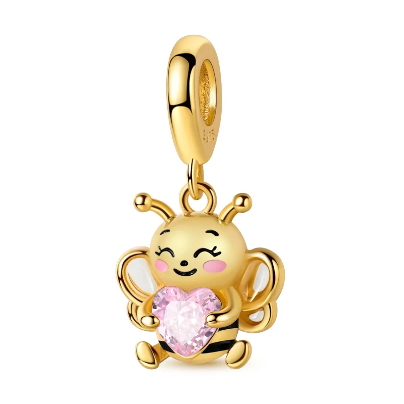 Charm de prata com abelha dourada sorridente segurando um coração de zircónia rosa