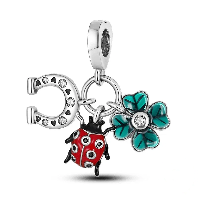 Charm em prata com pingente de ferradura com zircónias, joaninha esmaltada vermelha e trevo de quatro folhas verde