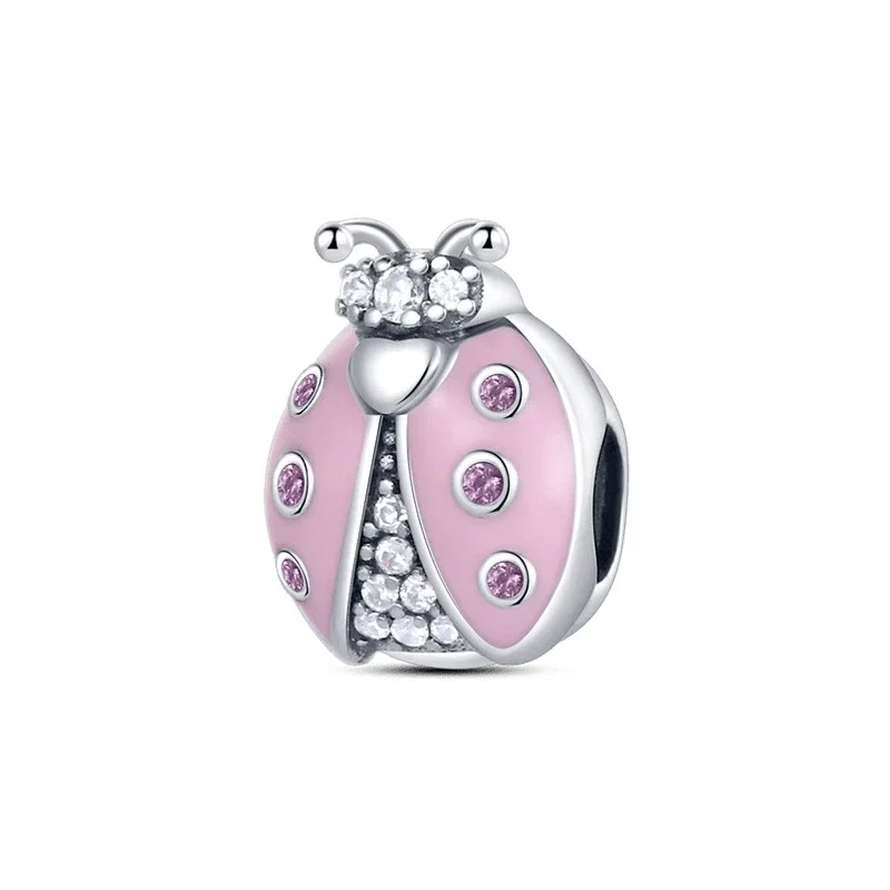 Berloque de joaninha em prata com asas esmaltadas em rosa e pontos de zircónia.