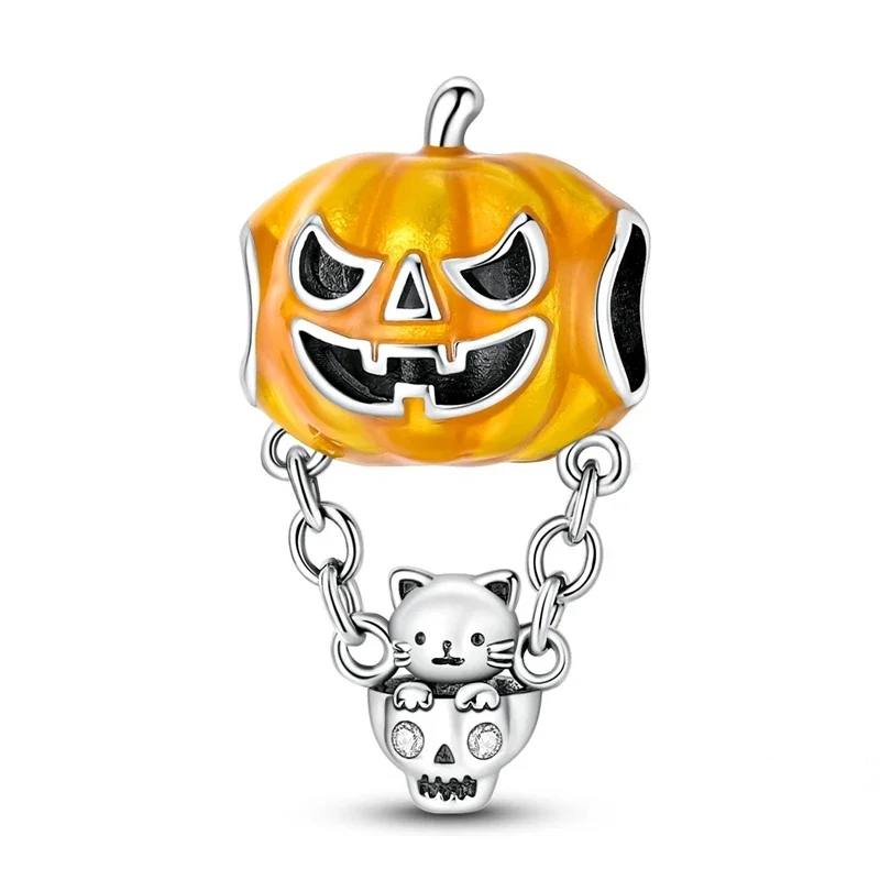 Amuleto de abóbora de Halloween esmaltada em laranja com pendente de gato dentro de uma caveira, em prata