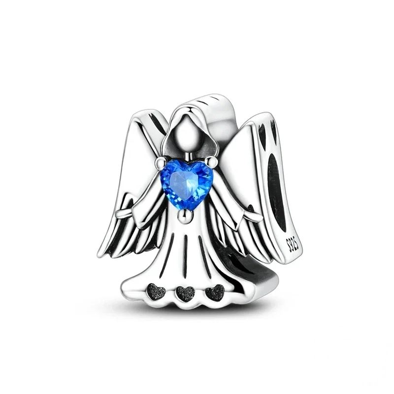 Conta de prata com figura de anjo da guarda e asas esculpidas segurando um coração de zircónia azul facetada