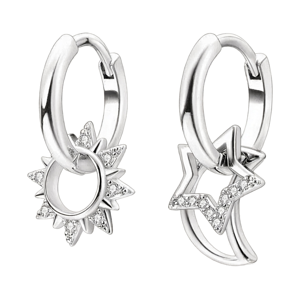Brincos assimétricos em prata polida, um com pendente de sol e outro com pendente de lua crescente e estrela, ambos com zircónia.