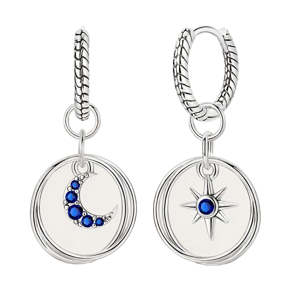 Brincos de prata com um pendente de lua crescente com cinco pedras azuis e um pendente de estrela com uma pedra azul central